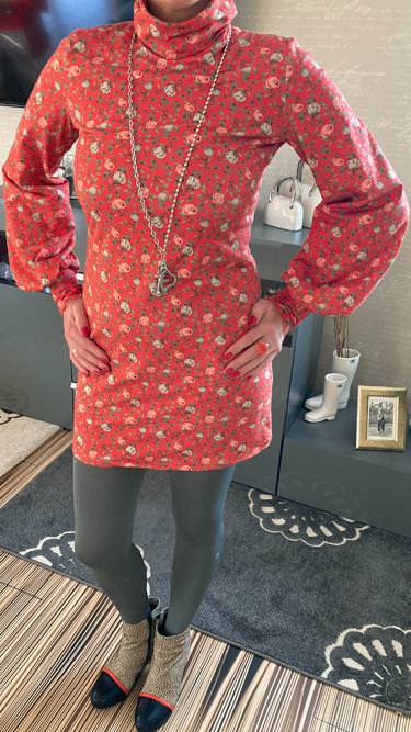 Minikleid mit Bischofsärmeln