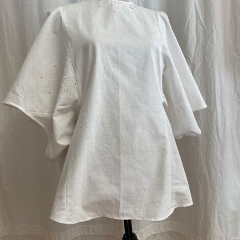 Bluse "The Fabolous" weiß mit Lochstickerei, upcycling, Gr. XL, Gr.42-44, Unikat