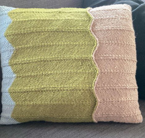 Gestricktes Kissen aus hochwertiger Alpaka Merino Wolle