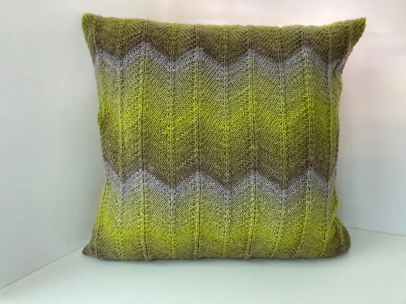 Gestricktes Kissen aus Wolle, Größe 50 x 50 cm – Bild 2