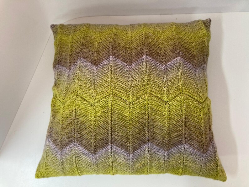 Gestricktes Kissen aus Wolle, Größe 50 x 50 cm – Bild 5