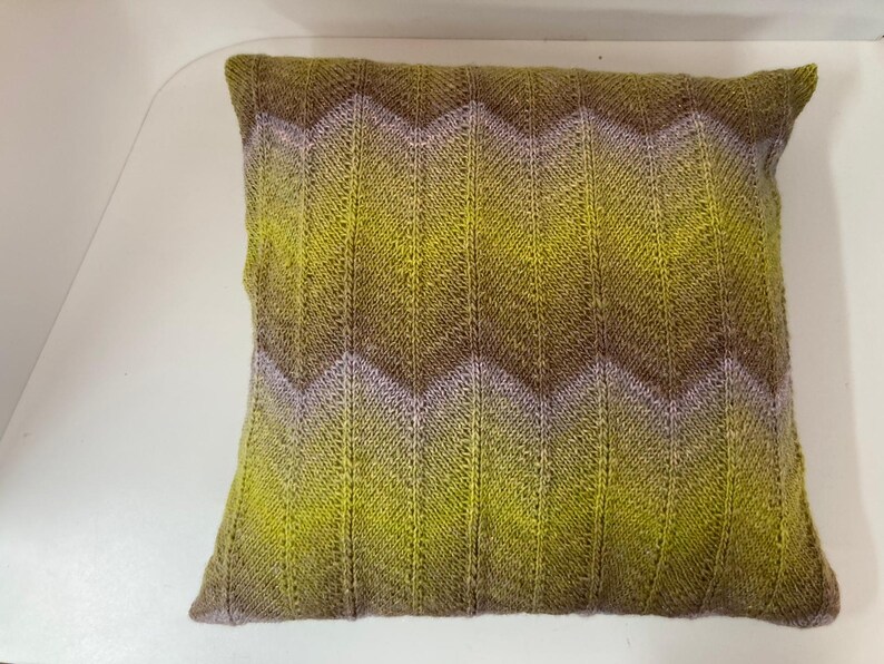 Gestricktes Kissen aus Wolle, Größe 50 x 50 cm – Bild 6